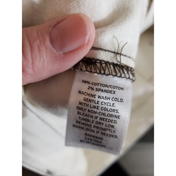 Nordstrom BP Women's High Waisted Ivory with Contrast Seaming Belted Shorts. 1X - Picture 10 of 12